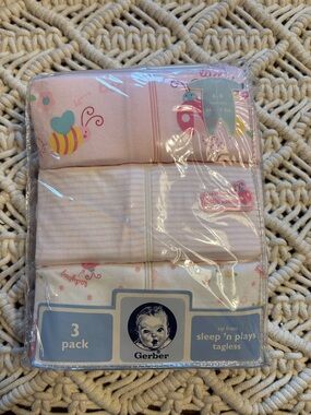 Vintage - new Gerber sleep and play tagless zip front onesies 6 - 9 months